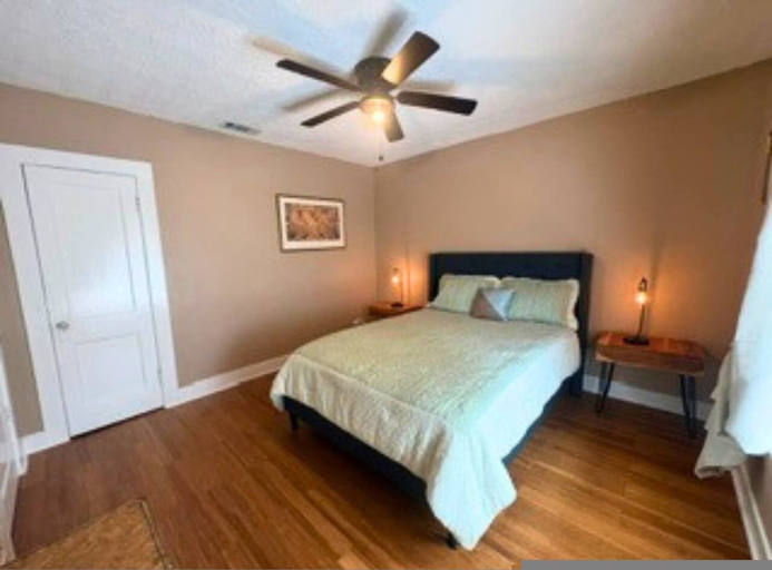 Room 4, Modern Eado Home Minutes to Downtown Stadiums, Houston