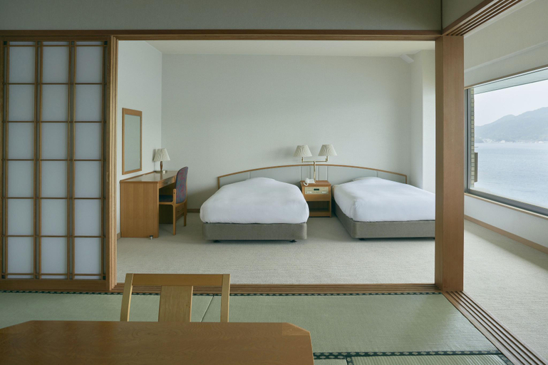 Bedroom 3, Entô, Ama