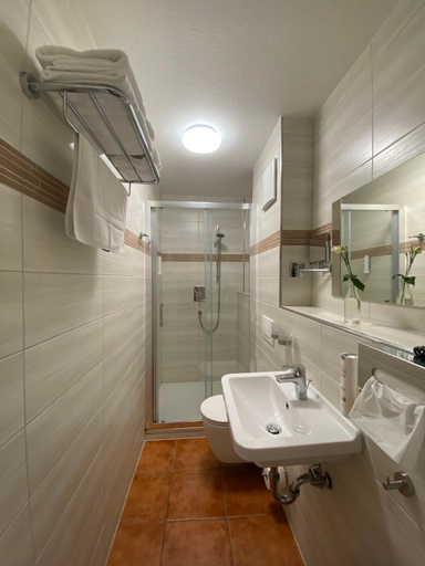 Bathroom 2, Altstadthotel Marktheidenfeld, Main-Spessart