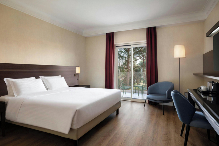 Bedroom 2, Courtyard by Marriott Rome Central Park, Rome