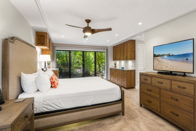 Room 5, Wailea Ekahi 42C - Peekaboo Ocean Views, 2 Full Baths, King Tempurpedic, Full AC, Maui