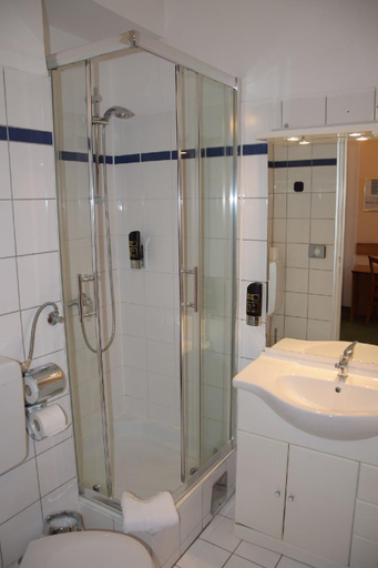 Bathroom 4, Gartenhotel Gabriel City, Wien