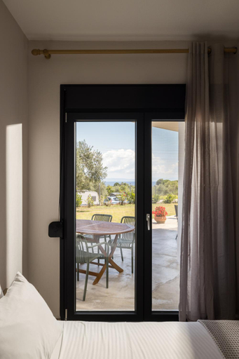 Bedroom 2, Amalfi by halu!, Apartment with private garden, Central Macedonia