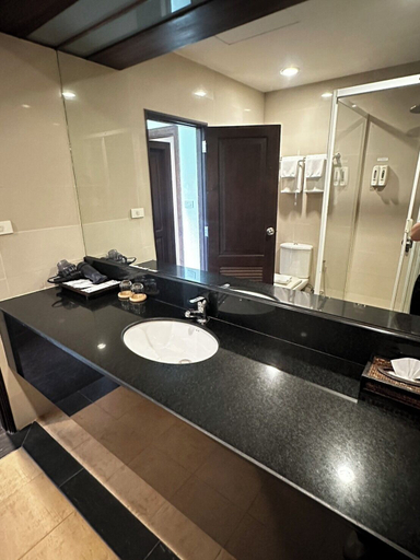 Bathroom 3, Suwan Golf and Country Club, Nakhon Chaisi