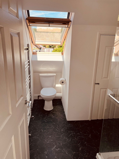Room 2, Selden Lodge, West Sussex