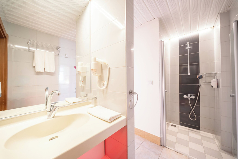 Bathroom 5, Calimera Sunpark Alanya, Alanya