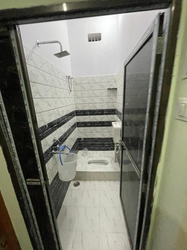 Bathroom 2, Hotel Bhagirath, Varanasi