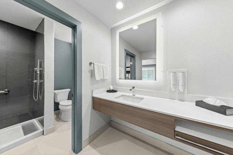 Bathroom 5, Hotel Miramar, Orange