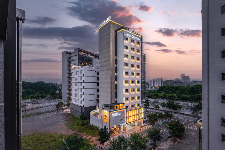 Exterior & Views