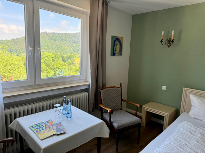 Bedroom 4, Hotel Markgräfler Hof, Breisgau-Hochschwarzwald