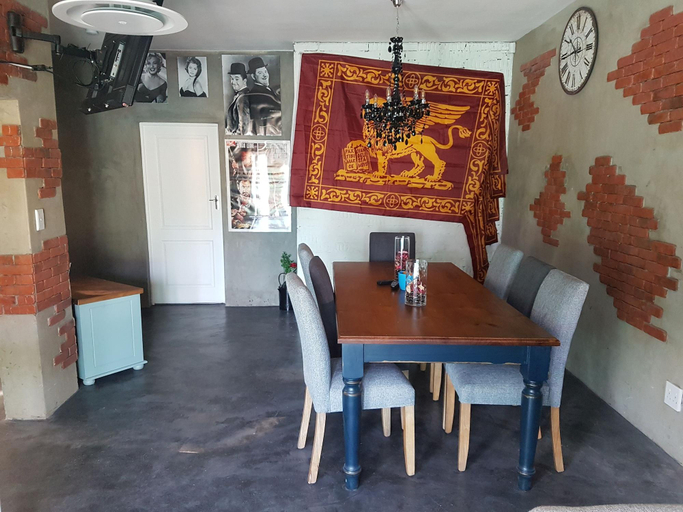 Public Area 2, The Mountains, City of Cape Town