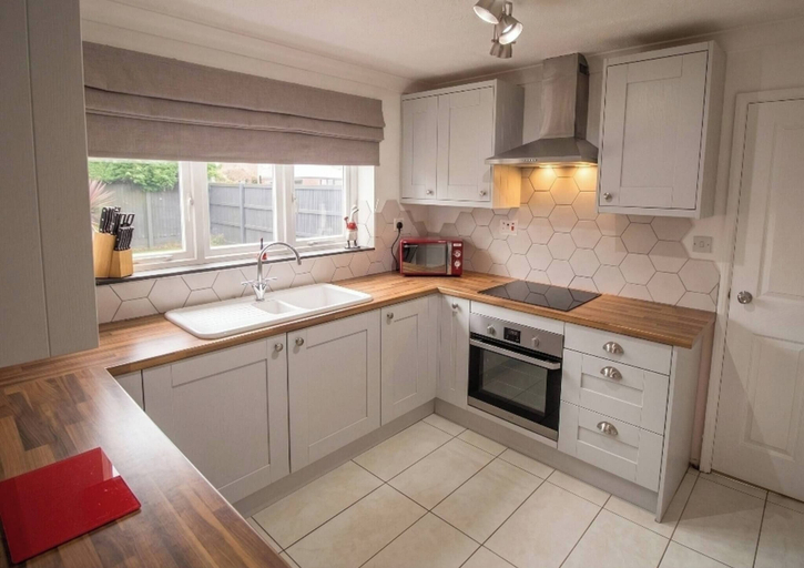 Others 4, 3 Bed Detached - 3 Bathrooms - Parking - Quiet, Doncaster
