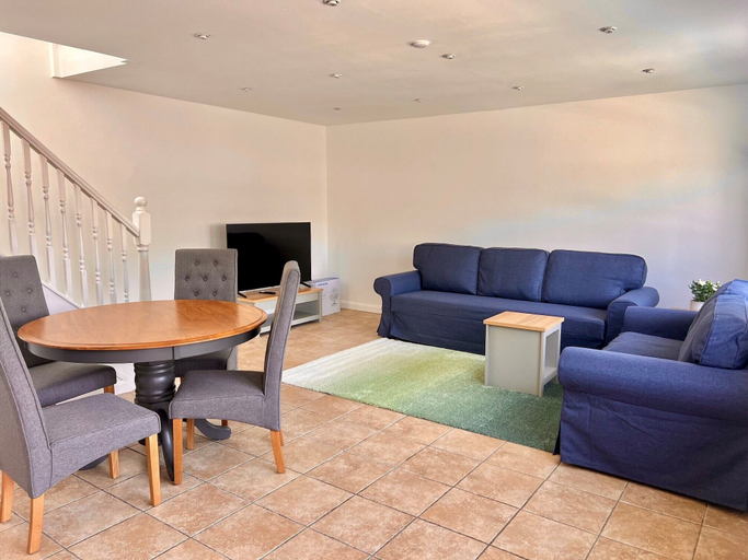 Room 3, Selden Lodge, West Sussex