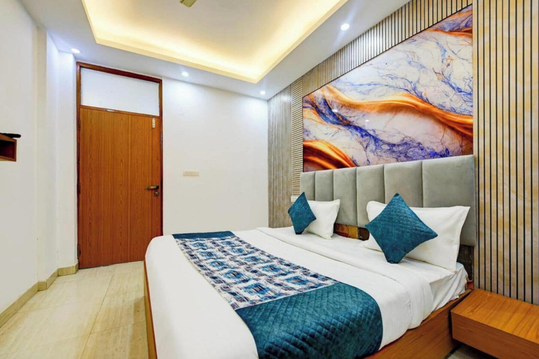 Room 4, Anandam Grand, Delhi