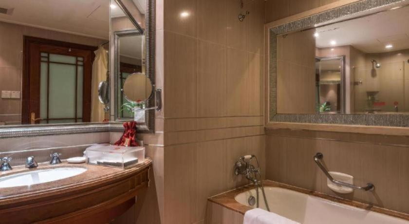 Bathroom 5, Sanya Baohong Hotel, Sanya