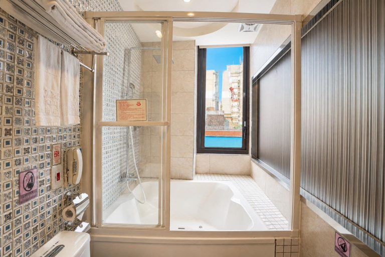 Bathroom 4, V One Hotel Ningxia No 2 Inn, Taipei City