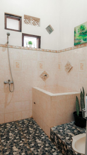 Bathroom, Jeru Homestay, Situbondo