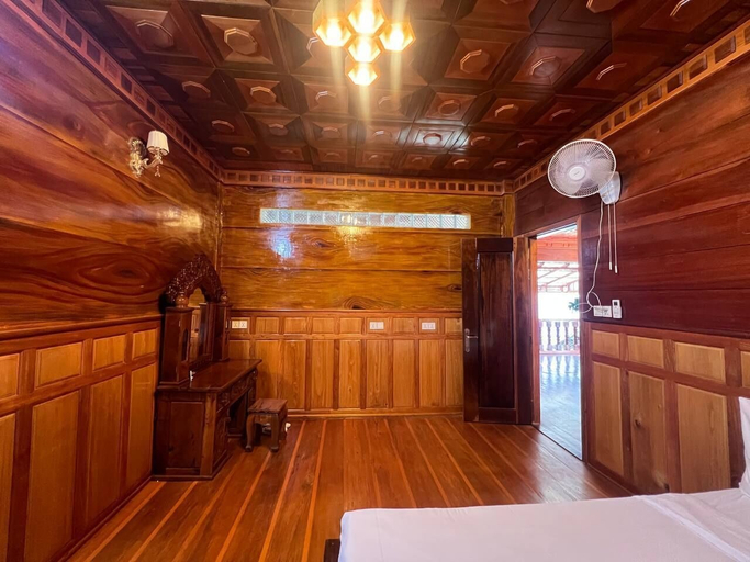 Room 3, Cloudy Hill Hostel & Villa, Kampot
