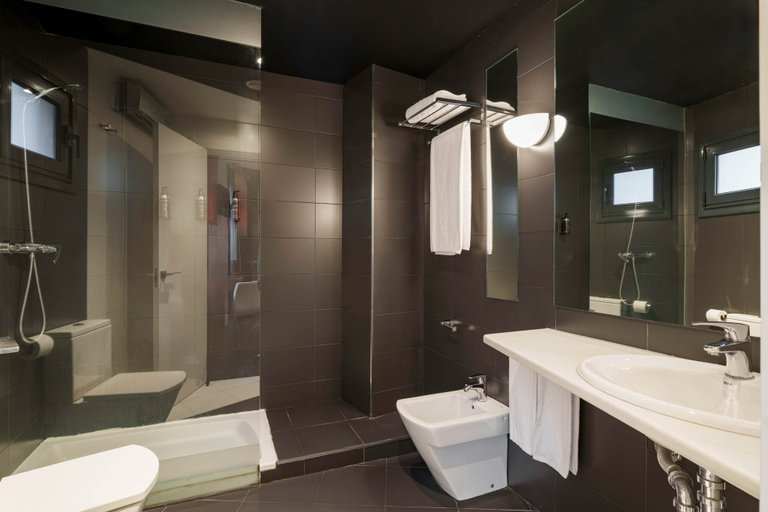 Bathroom 4, Exe Hotel El Magistral, Asturias