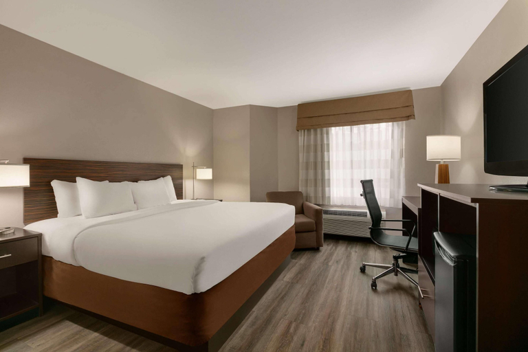 Bedroom 2, Country Inn & Suites by Radisson, Roanoke Rapids, NC, Halifax