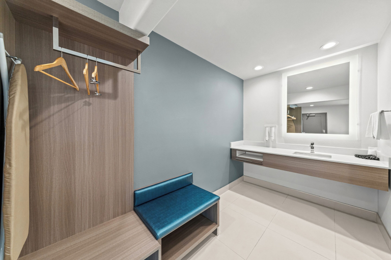 Bathroom 3, Hotel Miramar, Orange