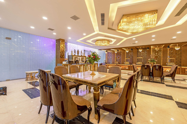 Food & Drinks 4, Hotel Holiday Grand Near Expo Mart, Gautam Buddha Nagar