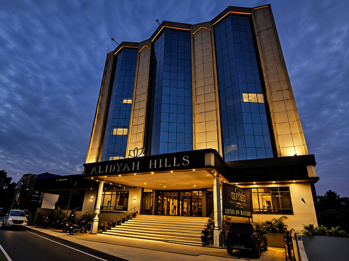 Exterior & Views