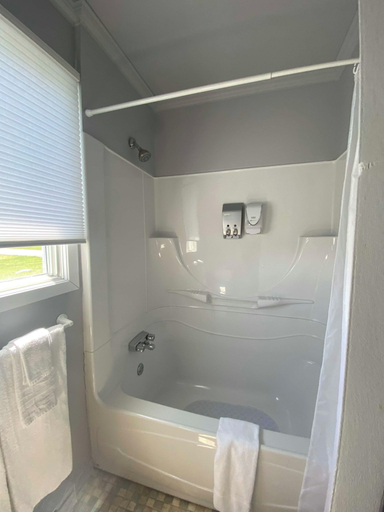 Bathroom 4, Fort Prevel, La Côte-de-Gaspé