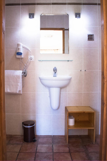 Bathroom, Chambres a la Table du Cure, Aude