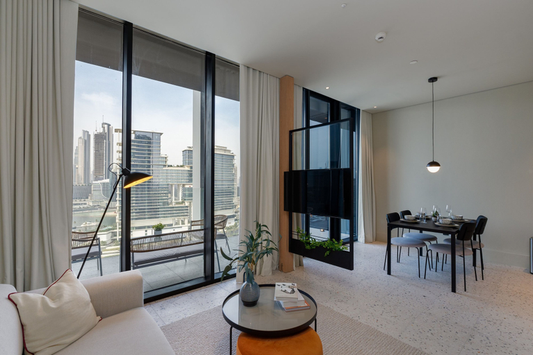 Room 4, Sleek Business Bay Studio Burj View Balcony, Dubai