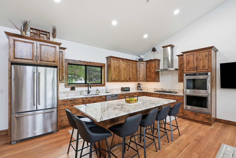 Private kitchen 5, Big Sunsets on Little Deschutes - Modern Riverfront, Deschutes