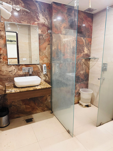Bathroom 5, M2N Hotel Aurelia Grand, Lucknow