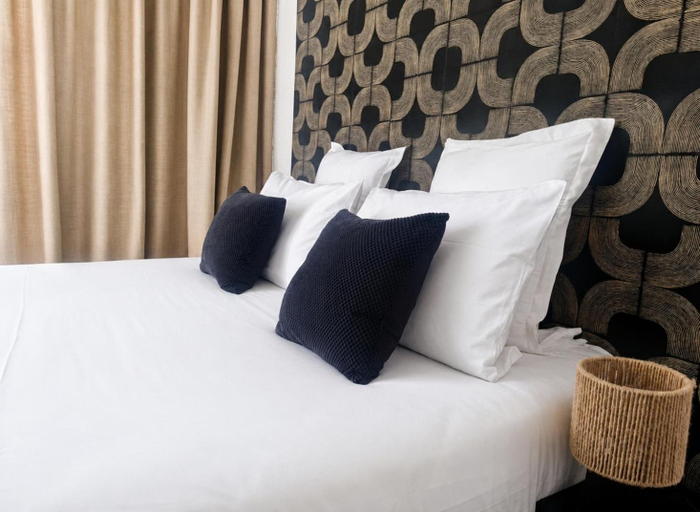 Bedroom 2, Hotel-Restaurant La Belle Poule -, Charente-Maritime