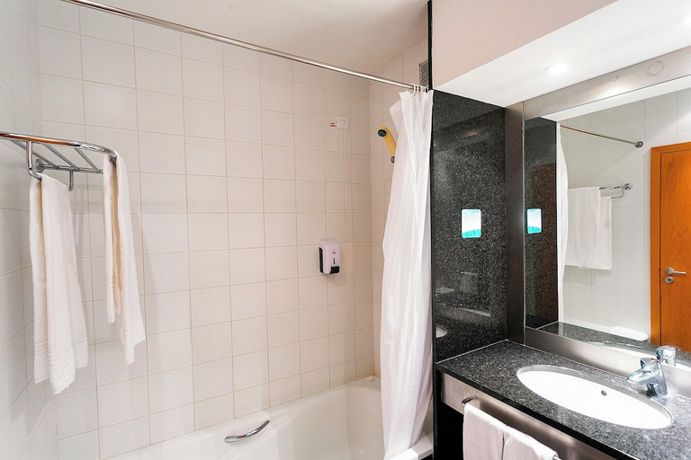 Bathroom 4, Hotel Colombo, Vila do Porto
