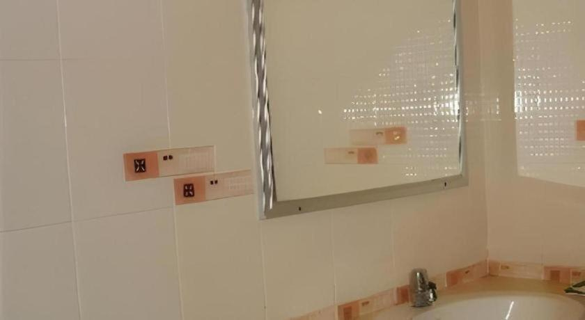 Bathroom 3, Seaza Hotel, Muang Chumphon