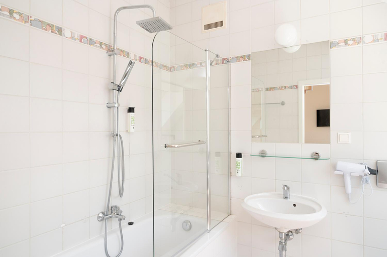 Bathroom 3, Suite Hotel 200m zum Prater, Wien