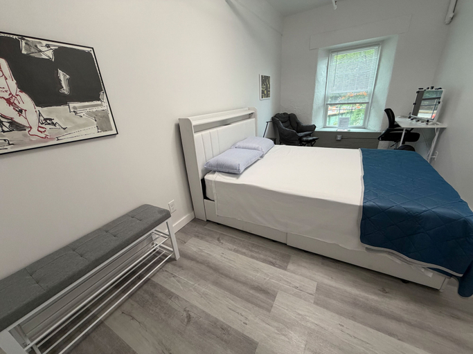 Room 5, Historic Beaver Mill Inn, Berkshire