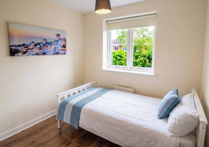 Others 5, 3 Bed Detached - 3 Bathrooms - Parking - Quiet, Doncaster