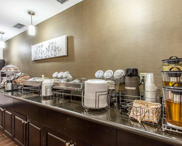 Food & Drinks 5, AUSTINBURG HOTEL by IHG, Ashtabula