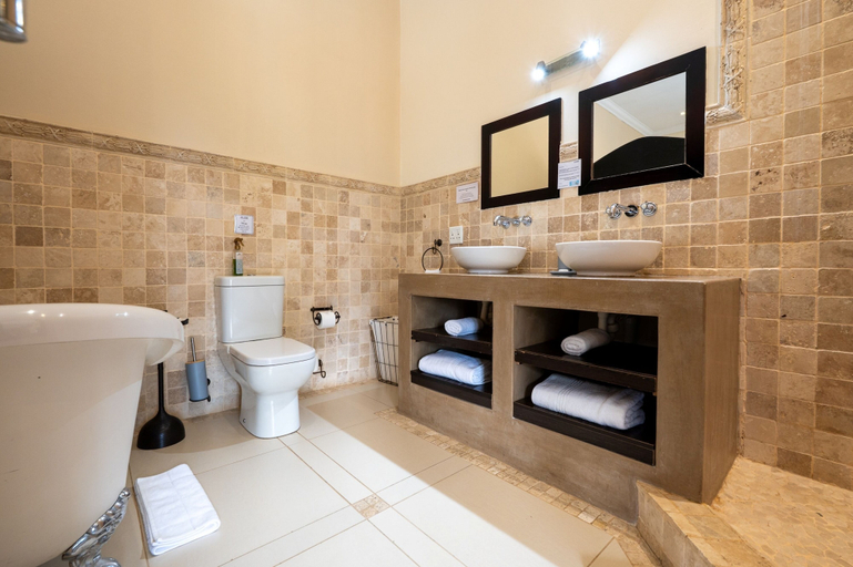 Bathroom 3, IL Castello Boutique Hotel, Thabo Mofutsanyane