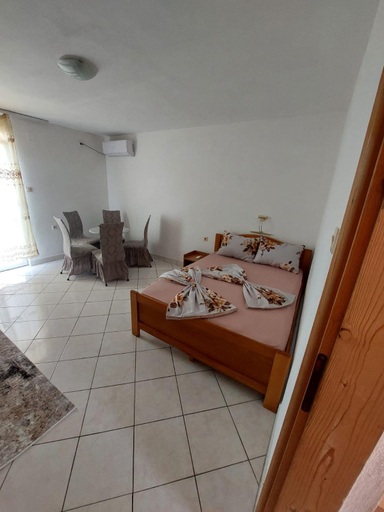 Others 4, Apartments Ajlin
