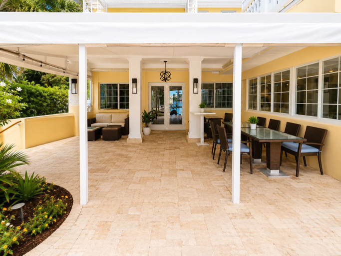 Outdoor dining, Monaco Bay Club Hotel, Broward