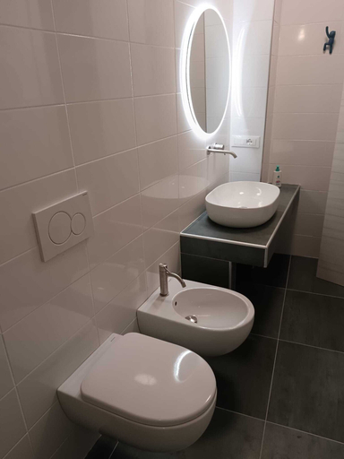 Bathroom 4, Il Sassolino - Hostel, La Spezia