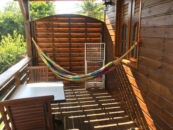Others 5, Chalet charmant a Bouillante avec piscine partagee, Bouillante