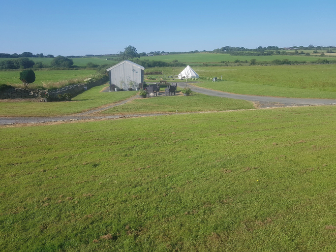 Property grounds 3, Sleep4glampingtent-neartralee-countryside
