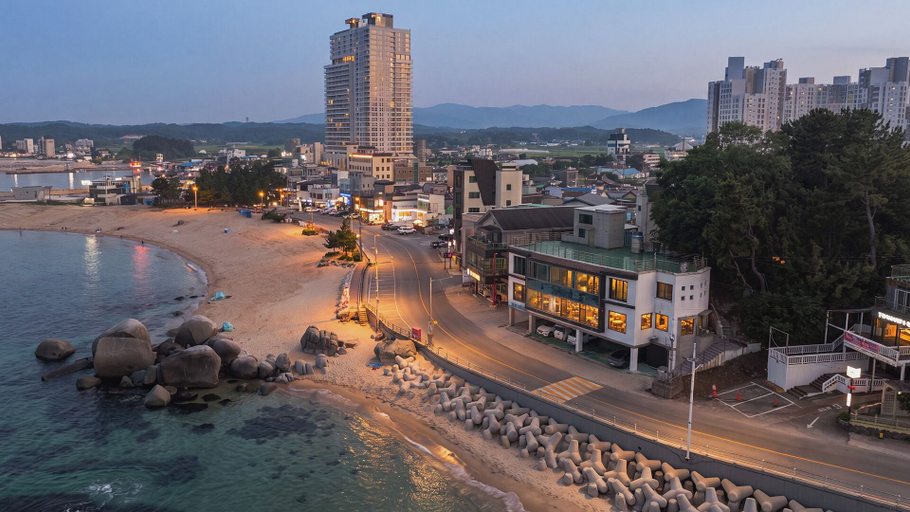 Exterior & Views 2, Gangneung Stayciel Spa Pension, Gangneung