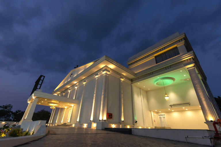 Exterior & Views
