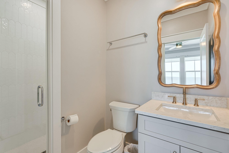 Bathroom 5, Windward Crest, Gulf