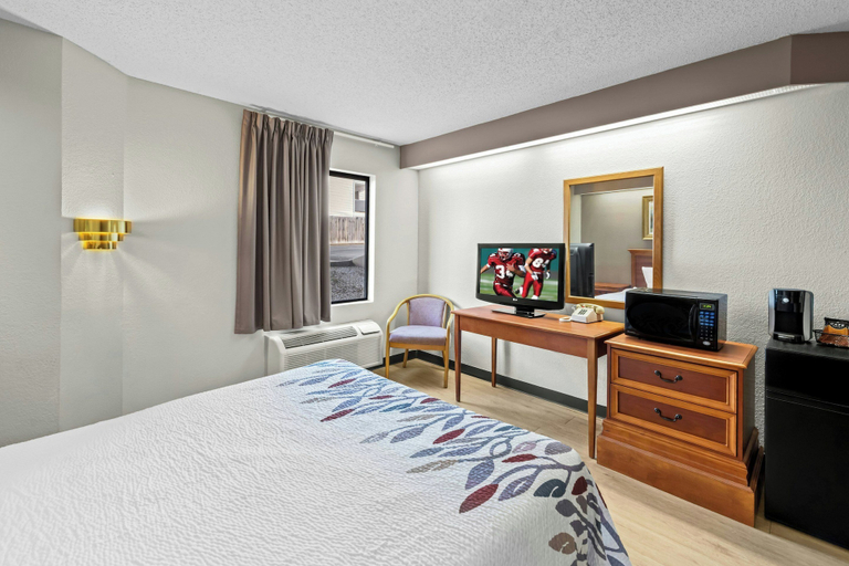 Bedroom 3, Red Roof Inn Branson, Taney