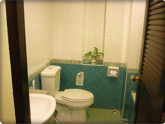 Bathroom 4, Punjadara Hotel, Muang Nakhon Ratchasima